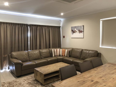 Kirwan 22 - Accommodation in Surfers Paradise 1