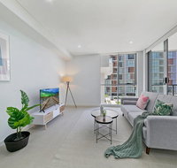 KOZYGURU MASCOT WALK TO STATION MODERN DESIGNER 2 BED APT FREE PARKING NMA260-312 - Accommodation in Surfers Paradise