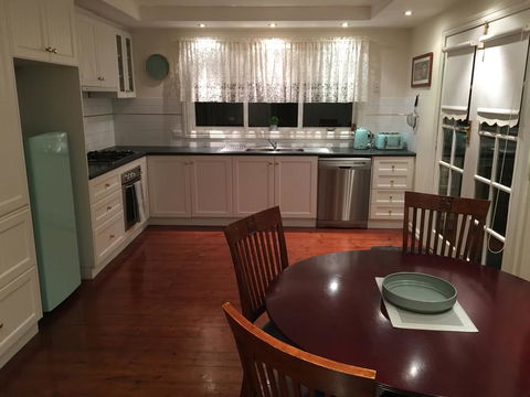 Ky Country Cottage - Accommodation in Surfers Paradise 2