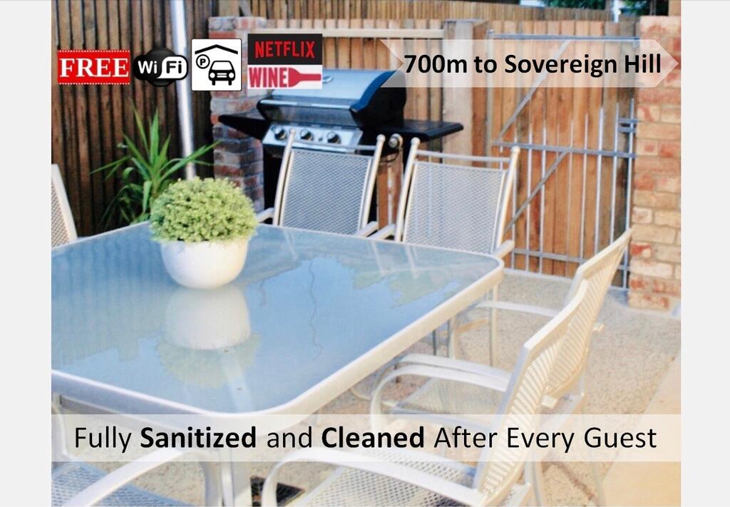 Canadian VIC Accommodation in Surfers Paradise