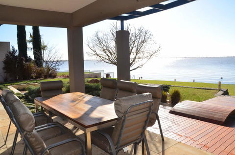 Lake Sunrise - Mulwala - Accommodation in Surfers Paradise 1