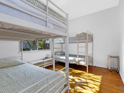 Lakes Edge Cottage - Accommodation in Surfers Paradise 1
