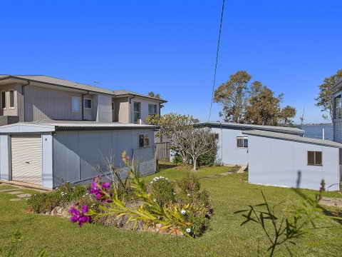 Lakes Edge Cottage - Accommodation in Surfers Paradise 2