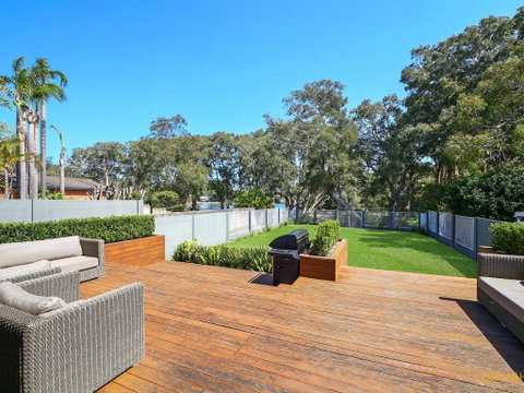 Lakeside Luxury - 13 Lake Street - Accommodation in Surfers Paradise 0