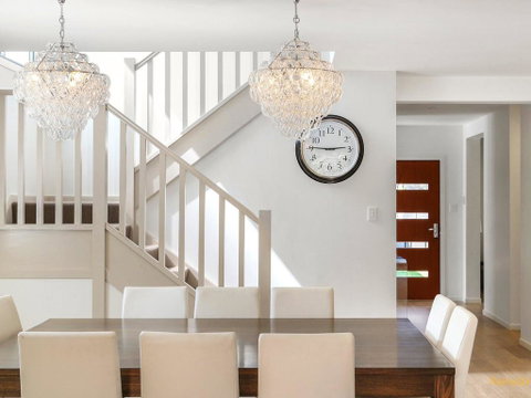 Lakeside Luxury - 13 Lake Street - Accommodation in Surfers Paradise 1