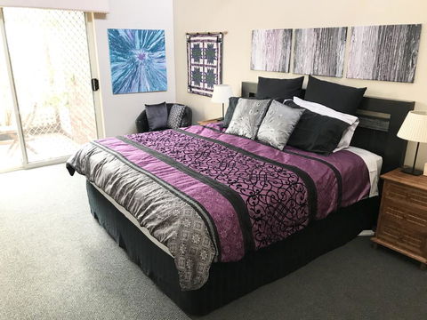 Large Family Home - Accommodation in Surfers Paradise 1