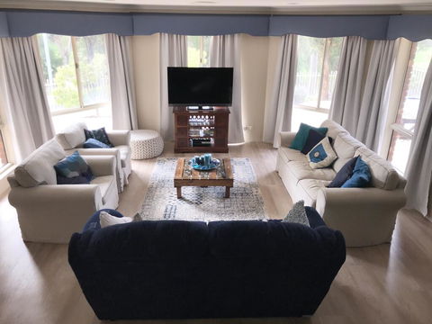 Large Family Home - Accommodation in Surfers Paradise 0