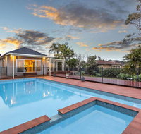 Lavish Lakefront Pool House - Accommodation in Surfers Paradise