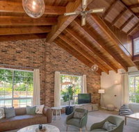 Luxurious Home on 5 Acres Close to CBD - Sleeps 18 - Accommodation in Surfers Paradise