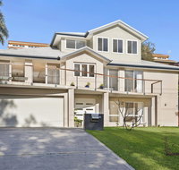 Luxurious Lake House - Accommodation in Surfers Paradise