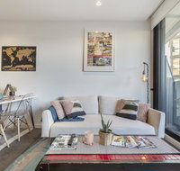 LUXURIOUS RIVERSIDE RESORT STYLE APARTMENTPOOLSPAGYMROOFTOP WITH CITY VIEWS - Accommodation in Surfers Paradise