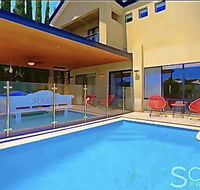 LUXURY VILLA W POOL  SPAS - Accommodation in Surfers Paradise