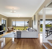 LUXURY WATERFRONT FAMILY HOME-TASMANIA I-L'Abode - Accommodation in Surfers Paradise