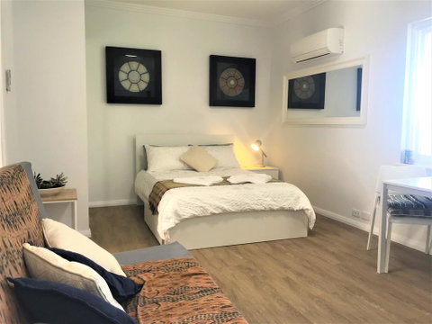 M207 Within The Free Transit Zone. Central Studio - Accommodation in Surfers Paradise 1