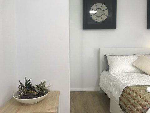 M207 Within The Free Transit Zone. Central Studio - Accommodation in Surfers Paradise 2
