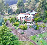 MAGICAL MOUNTAIN RETREAT - 20 mins to CBD and only 10 to MONA - Accommodation in Surfers Paradise