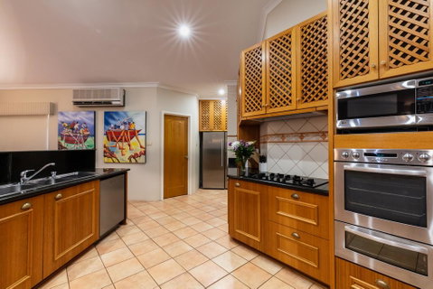 Maidstone Executive Residence - Accommodation in Surfers Paradise 2