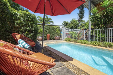 MANDALAY ESCAPE, SECLUSION & SERENITY WITH A POOL - Accommodation in Surfers Paradise 3