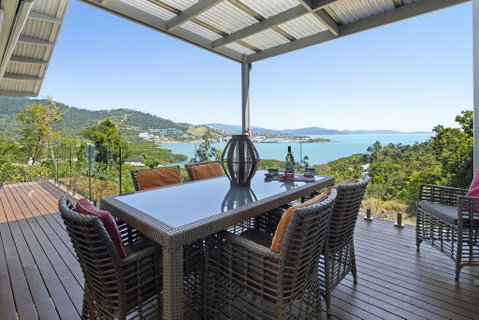 MANDALAY ESCAPE, SECLUSION & SERENITY WITH A POOL - Accommodation in Surfers Paradise 1