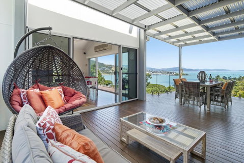 MANDALAY ESCAPE, SECLUSION & SERENITY WITH A POOL - Accommodation in Surfers Paradise 0