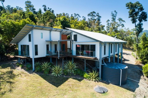 MANDALAY ESCAPE, SECLUSION & SERENITY WITH A POOL - Accommodation in Surfers Paradise 2