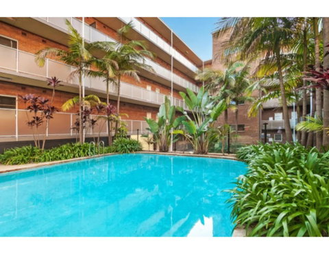 Manly Tranquil Escape - Modern Flat With Pool - Accommodation in Surfers Paradise 3