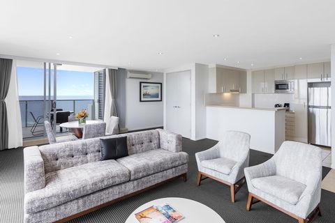 Meriton Suites Broadbeach - Accommodation in Surfers Paradise 3