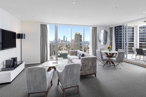 Meriton Suites Broadbeach - Accommodation in Surfers Paradise 1