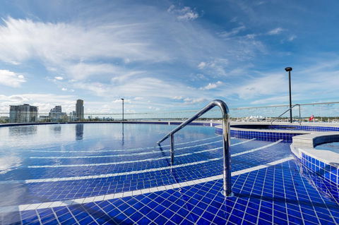 Meriton Suites Southport - Accommodation in Surfers Paradise 2