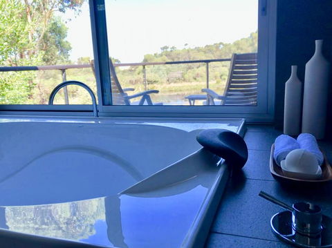 Messmates Luxury Eco Suites - Accommodation in Surfers Paradise 2