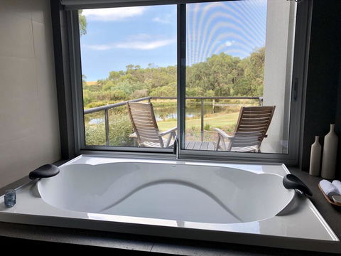 Messmates Luxury Eco Suites - Accommodation in Surfers Paradise 1