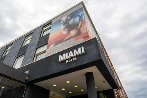Miami Hotel Melbourne - Accommodation in Surfers Paradise 0