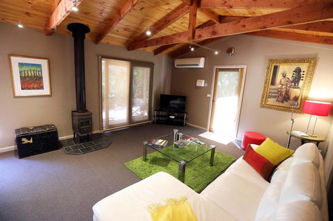 Mirkwood Forest Self-contained Spa Cottages - Accommodation in Surfers Paradise 2
