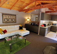 Mirkwood Forest Self-contained Spa Cottages - Accommodation in Surfers Paradise