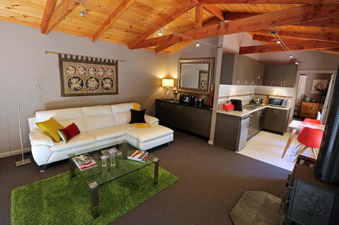 Mirkwood Forest Self-contained Spa Cottages - Accommodation in Surfers Paradise 0