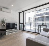 Modern  Bright 2BR Apt- Parking WIFI Pool  Gym - Accommodation in Surfers Paradise