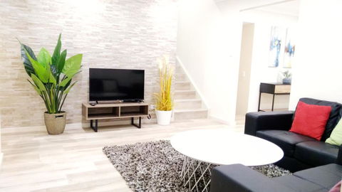Modern 4-Bedroom House On Cunningham Near Singleton CBD Hunter Valley - Accommodation in Surfers Paradise 0