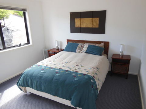 Modern Hobart Apartment With Stunning Views - Accommodation in Surfers Paradise 1