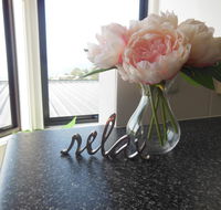 Modern Hobart Apartment with Stunning Views - Accommodation in Surfers Paradise