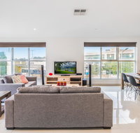 Modern Unit With Balconies Near Melbourne Airport - Accommodation in Surfers Paradise