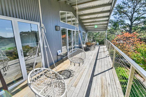Mortimers Wines - The Canopy Loft - Accommodation in Surfers Paradise 2