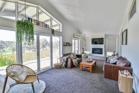 Mortimers Wines - The Canopy Loft - Accommodation in Surfers Paradise 0