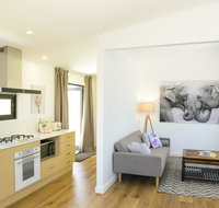 Myrtle Tree Lodge - Trunks - Accommodation in Surfers Paradise