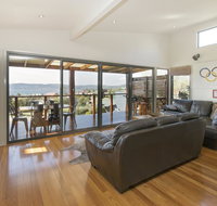 Ned Kelly's Retreat - Sophisticated style with modern convenience and magical outlook - Accommodation in Surfers Paradise