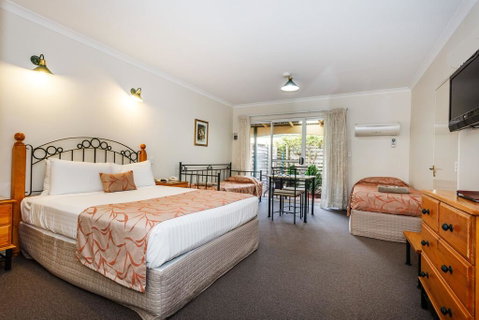 Nelsons Of Bridgetown - Accommodation in Surfers Paradise 2