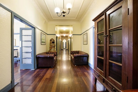 Captain Stirling Hotel - Accommodation in Surfers Paradise 6