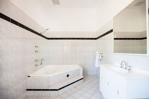 Captain Stirling Hotel - Accommodation in Surfers Paradise 26