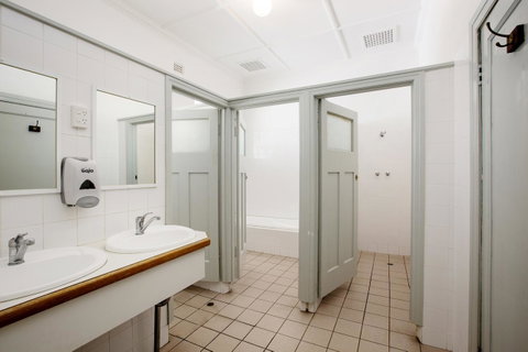 Captain Stirling Hotel - Accommodation in Surfers Paradise 10