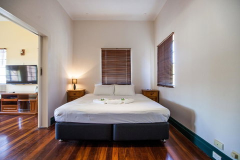 Captain Stirling Hotel - Accommodation in Surfers Paradise 1