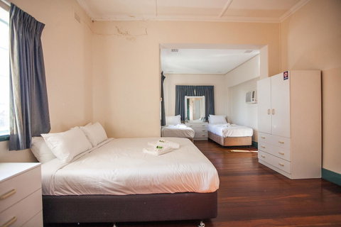 Captain Stirling Hotel - Accommodation in Surfers Paradise 2